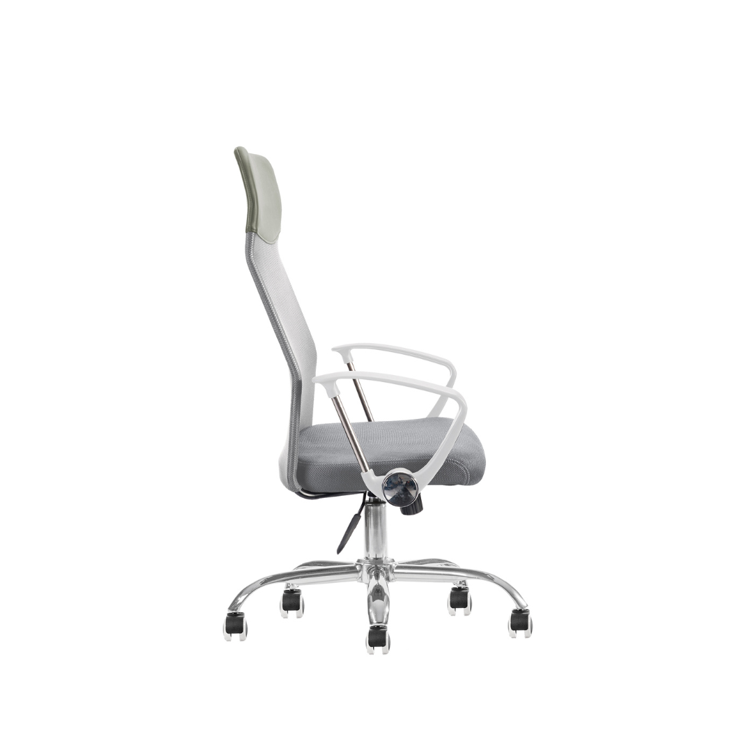 The Silla Economalla Gris features a side view of a gray fabric seat and backrest, white armrests, and a green headrest, all set on a chrome base with five rolling wheels and an adjustable lever against a plain white backdrop.