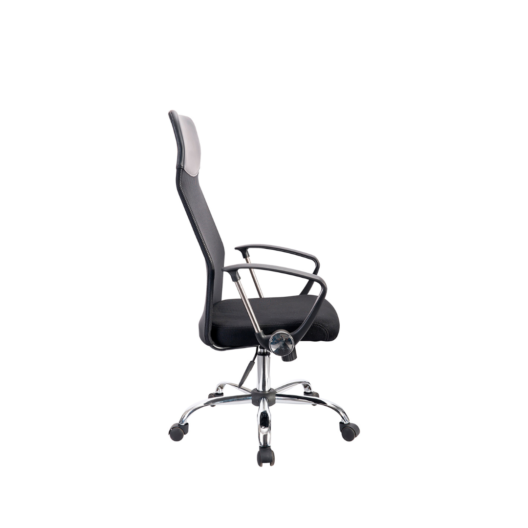 Side view of the Silla Economalla, a modern office chair featuring a high backrest, black cushioned seat, armrests, and a chrome swivel base with five caster wheels.